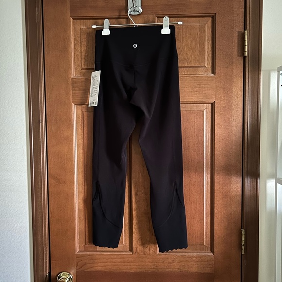 NWT Lululemon Align High Rise Scallop 25" Length in Black Size 6 - Picture 2 of 8